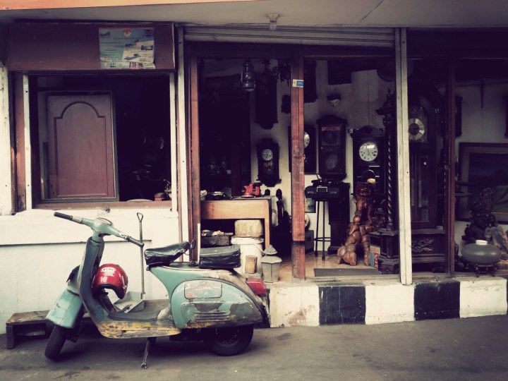 old vespa dan jl surabaya (1)