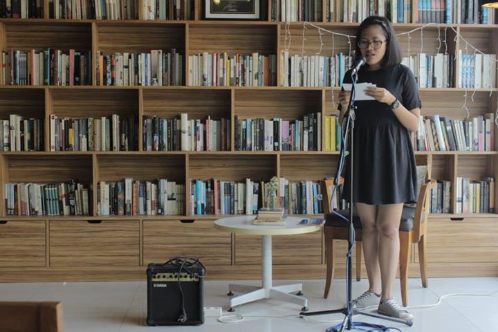 Murmur journal's editor in chief, Tina Pringganti, reading a piece in Murmuration